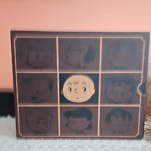 Black Peanuts Collection - Picture 5 of 7